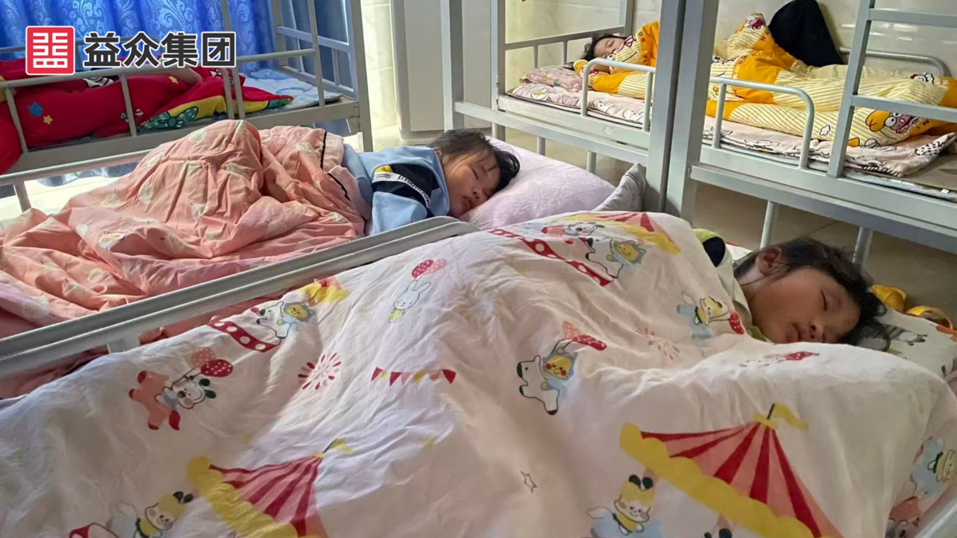 午休秩序井然，學(xué)生安然入睡1_副本